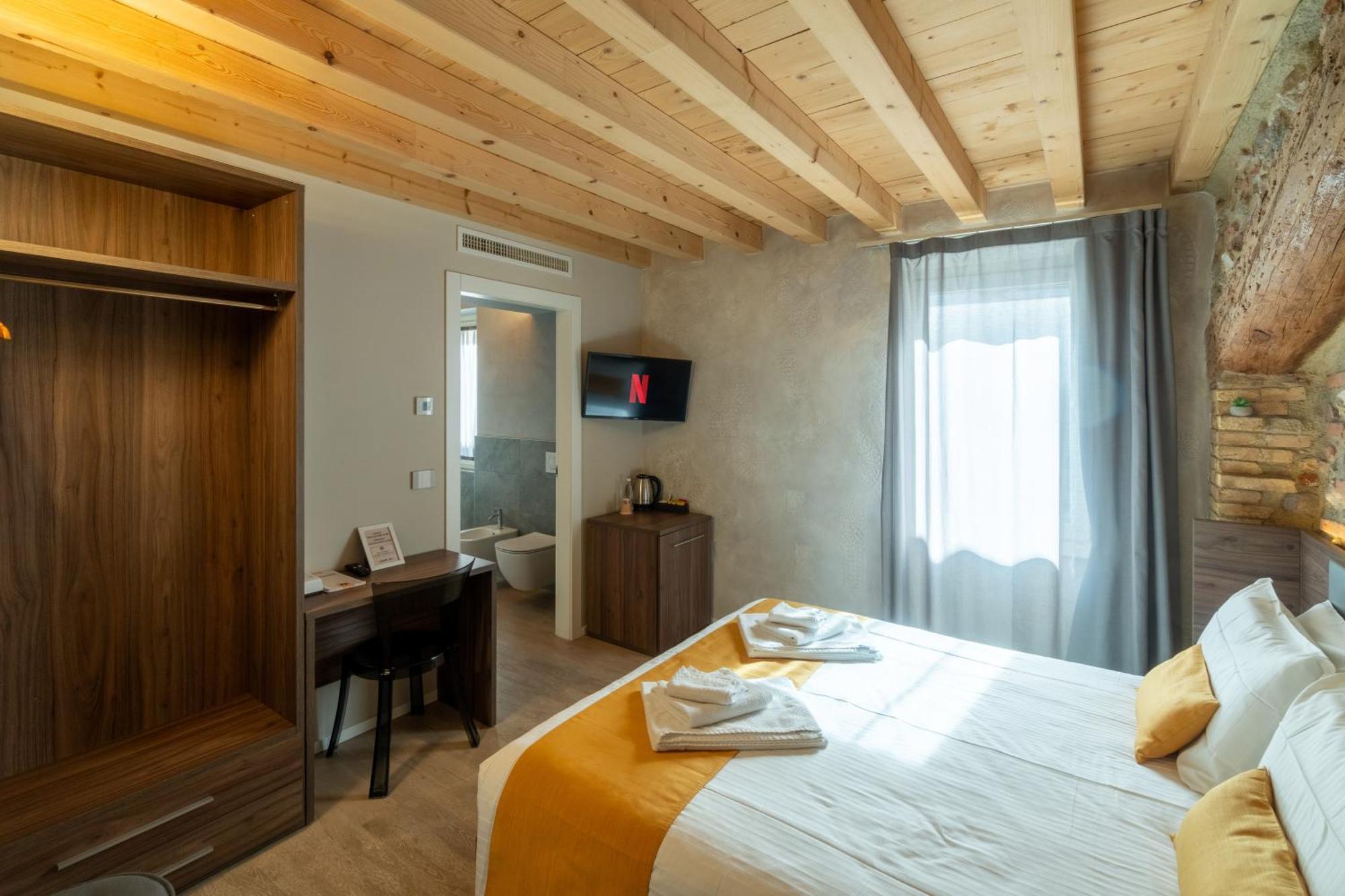 Pensión La Casa In Paese